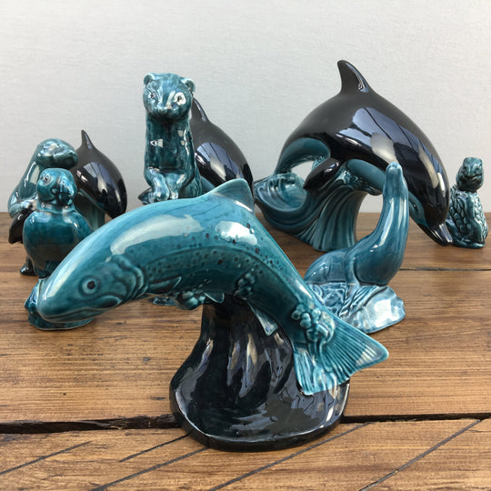 Poole Pottery « Figurines – Glaçage Dauphin Bleu »