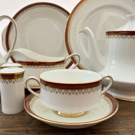 Royal Albert/Paragon "Holyrood"