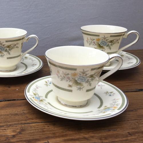 Royal Doulton "Adrienne (H5081)"