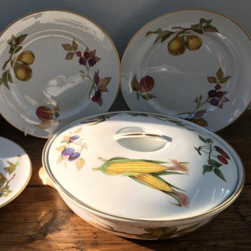 Royal Worcester "Evesham Or"