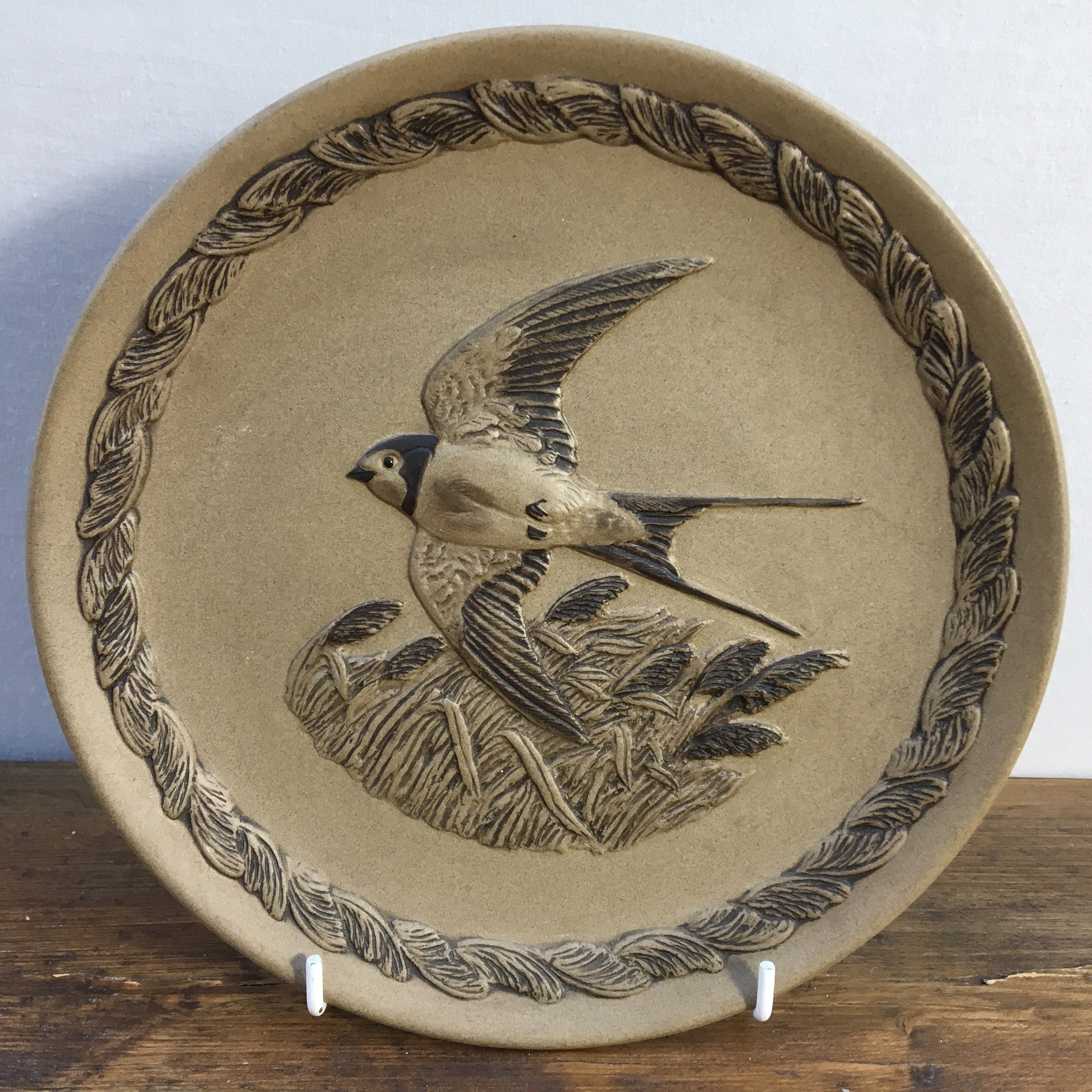Poole Pottery „Steinzeugteller (British Garden Birds)“ – Die Schwalbe – MrPottery