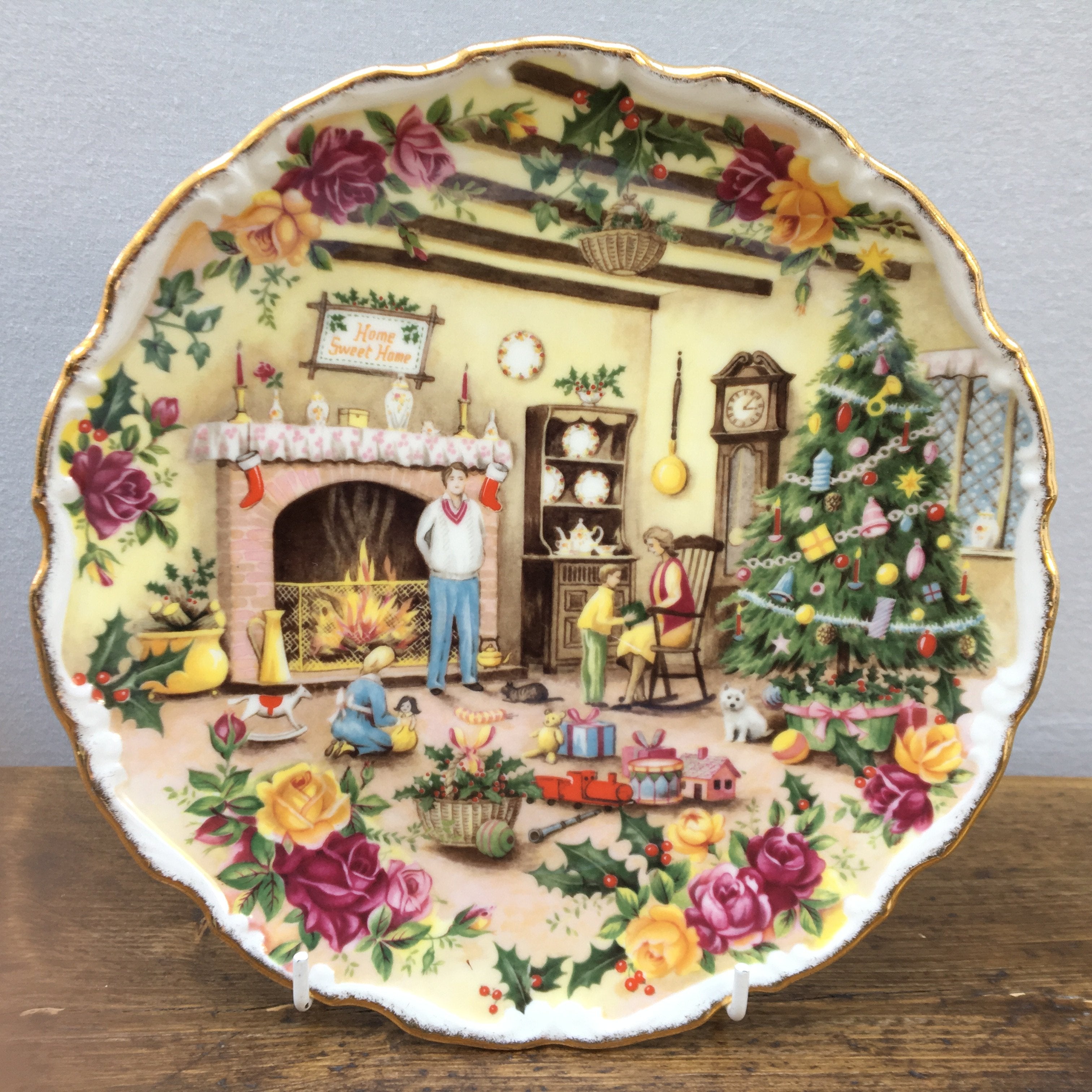 Royal Albert Decorative Plates Christmas 1989 Christmas Warmth MrPottery